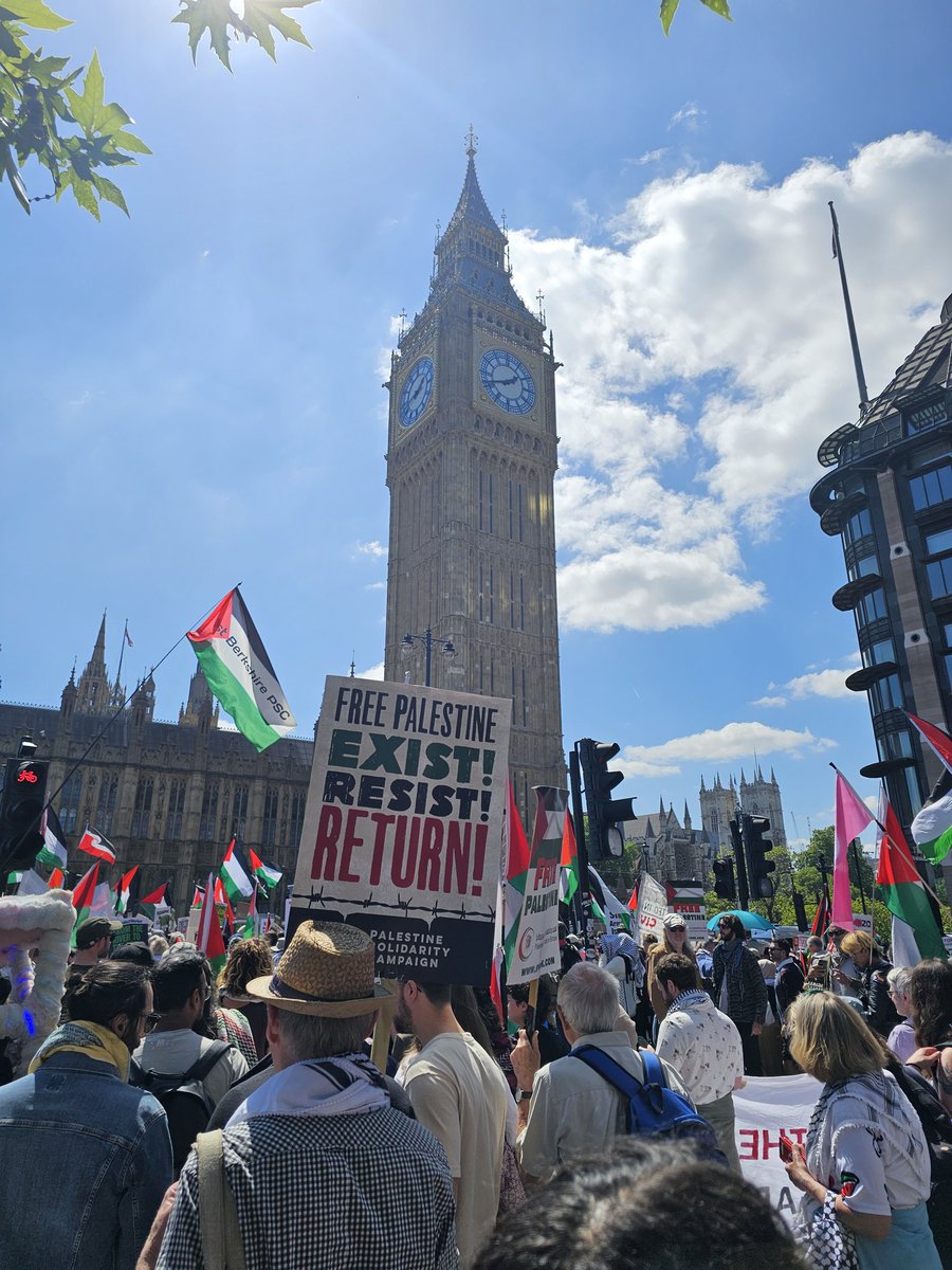 MuslimCouncil's tweet photo. The protest in London against the #Genocide in #Gaza saw one of the largest turnouts in over a year.

Hundreds of thousands raised their voices against the continued starvation and murder of innocents. 
#Nakba #StopArmingIsrael https://t.co/WDt38V9dX0