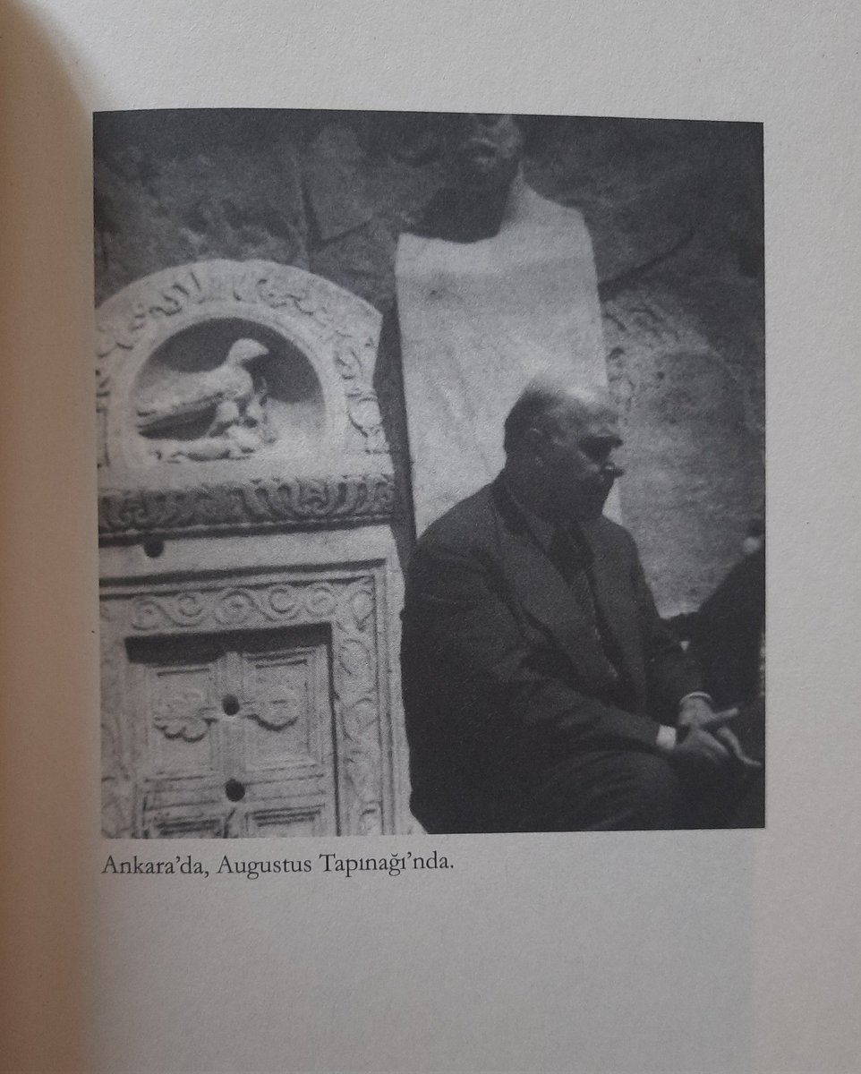 "Kendini tanıyacaksa ruh, diyorlardı,
bir başka ruhun derinlerine bakması gerek."

—Seferis
<a href="/DergiSozcukler/">Sözcükler Dergisi</a>