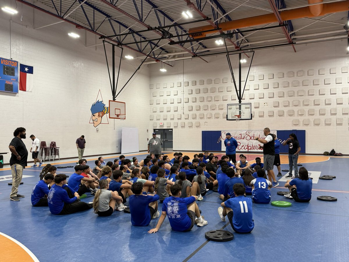 I love that our athletes are working out together 🫶🏻 #bettertogether #trailblazers #AHS
