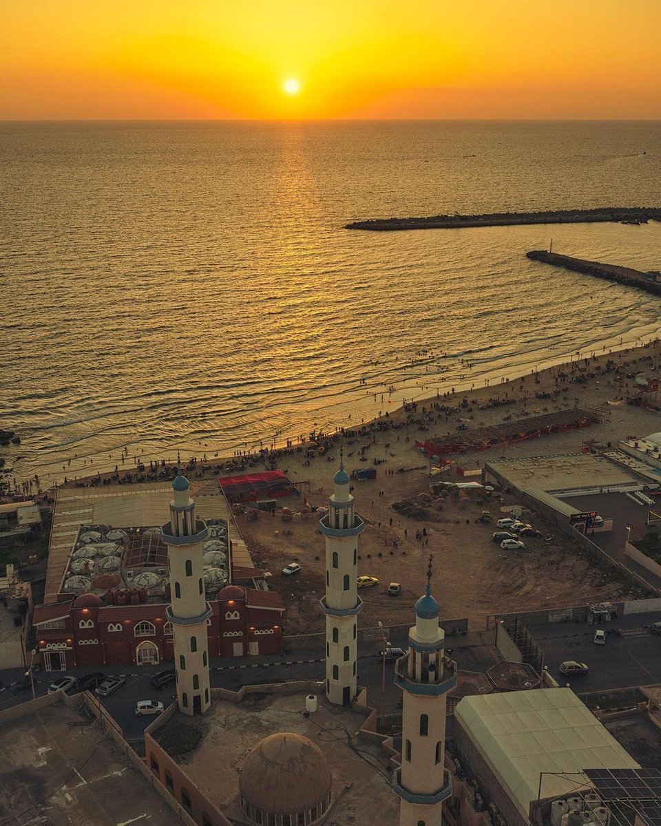 Arabbeau's tweet photo. The sunset of gaza Palestine 🇵🇸 https://t.co/lLrPg7aWtu