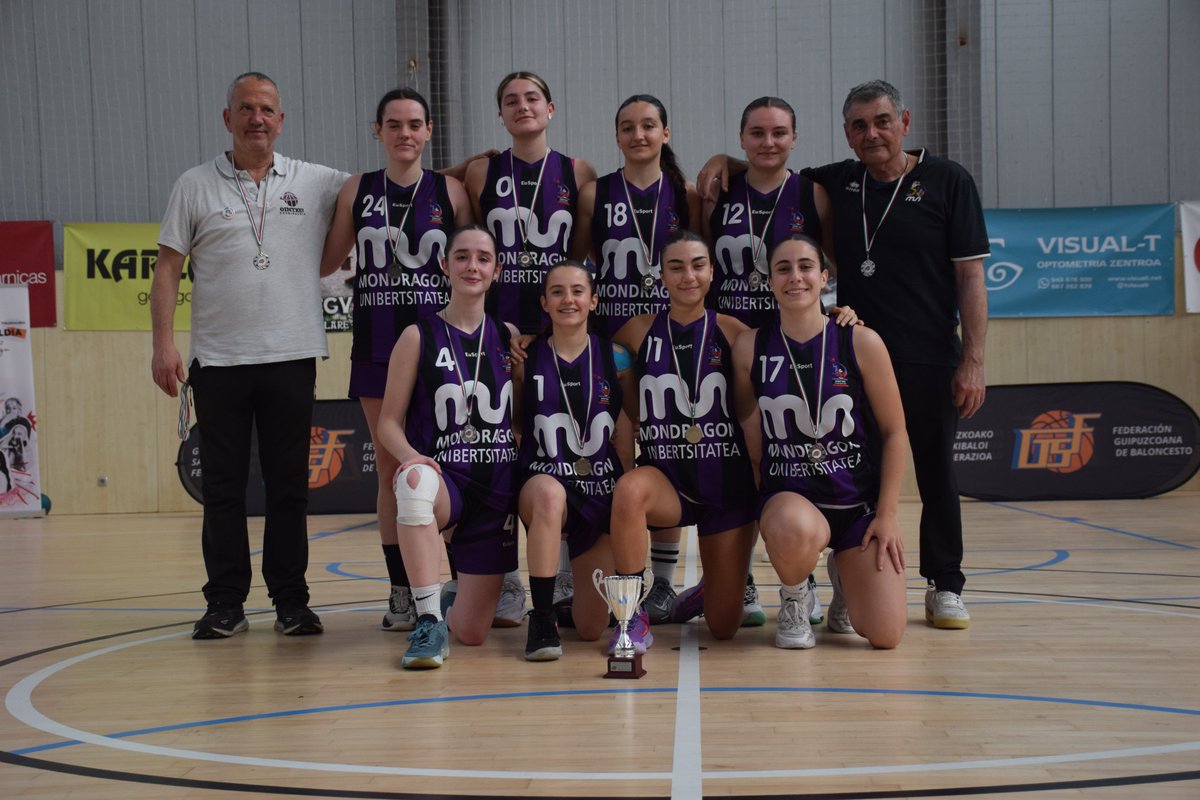 fgbaloncesto's tweet photo. @ordiziasaski @Ointxe 🥈ZORIONAK @ointxe (Mondragon Unibertsitatea Morea), bigarren postuarengatik, momentu guztian borrakatu duzue!
Zorionak neskak!!!🏀
#saskigipuzkoa #finalenfinala https://t.co/uD6T2o5STX