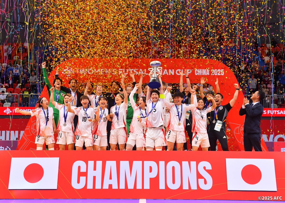 JFAなでしこサッカー (@jfa_nadeshiko) on Twitter photo \\𝐖𝐞 𝐚𝐫𝐞 𝐭𝐡𝐞 𝐜𝐡𝐚𝐦𝐩𝐢𝐨𝐧𝐬🏆//
#伊藤果穂 キャプテンが優勝トロフィーを掲げる🙌
<a href="/TheAWCL/">AFC Women’s Football</a> #WACFutsal2025
#jfa #daihyo #夢への勇気を
#フットサル #フットサル日本女子代表 \\𝐖𝐞 𝐚𝐫𝐞 𝐭𝐡𝐞 𝐜𝐡𝐚𝐦𝐩𝐢𝐨𝐧𝐬🏆//
#伊藤果穂 キャプテンが優勝トロフィーを掲げる🙌
<a href="/TheAWCL/">AFC Women’s Football</a> #WACFutsal2025
#jfa #daihyo #夢への勇気を
#フットサル #フットサル日本女子代表