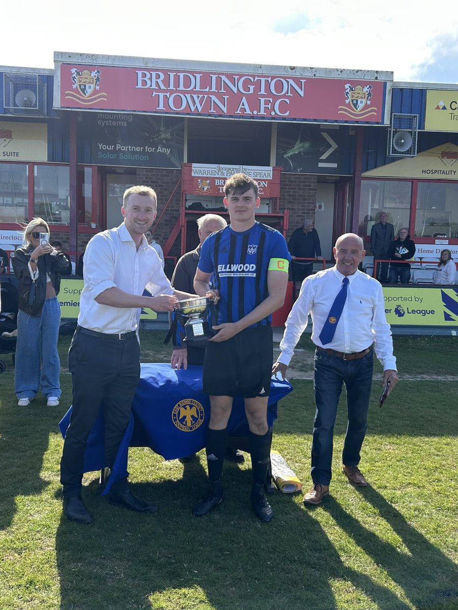 E R County League tweet media