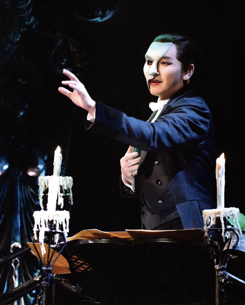 조유령 무대에서 측면 보고 서 있을 때
가면 없는 쪽 얼굴이 너무 예뻐서 감동적이었음