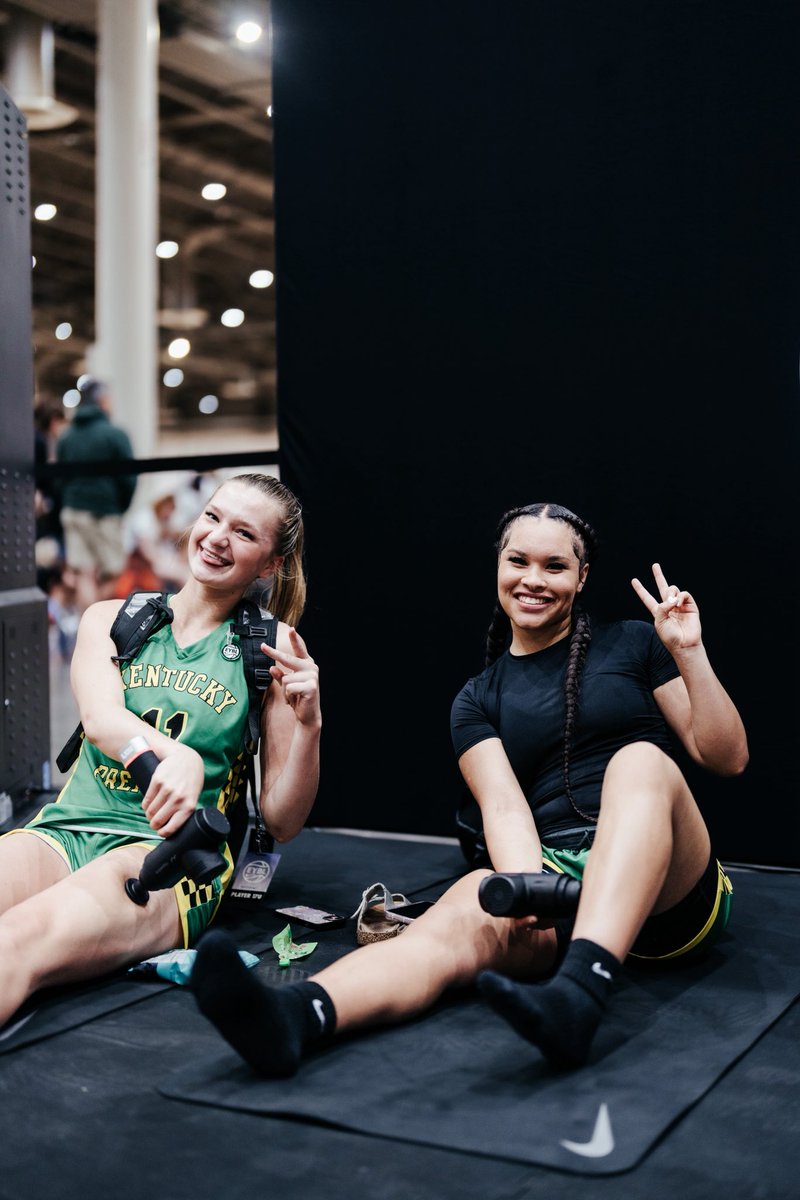 Vibe check from the DICK’S Sporting Goods Recovery Lounge. 😌

#2025EYBL #Road2CHI