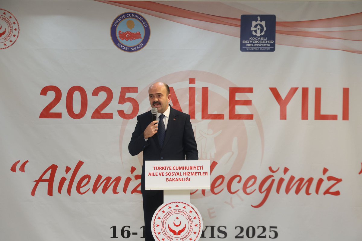 Aile ve Sosyal Hizmetler Bakanlığımızın “Aile Fonu” desteğinden yararlanan genç çiftlerimizin nikâhlarını, Bakan Yardımcımız Sn. Adil Çalışkan’ın katılımlarıyla kıydık.

Bir ömür boyu sürecek bu güzel yolculukta, sevgi ve dayanışmanın en güçlü kurumu olan aileyi desteklemek