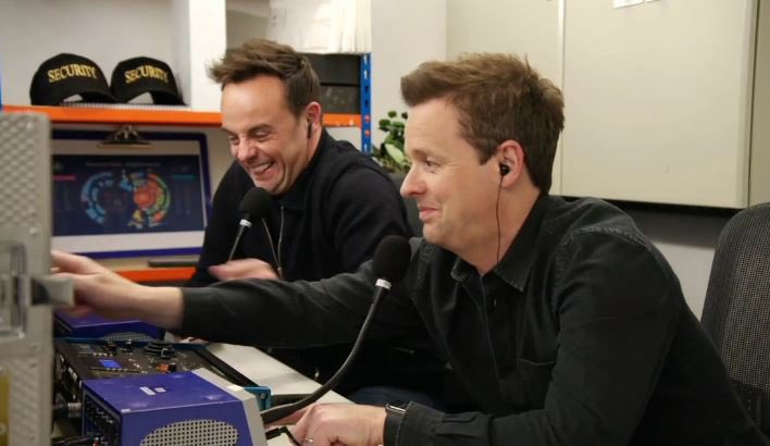 Ant &amp; Dec must be on VAR today ! 🤡 #CRYMCI #FACupFinal