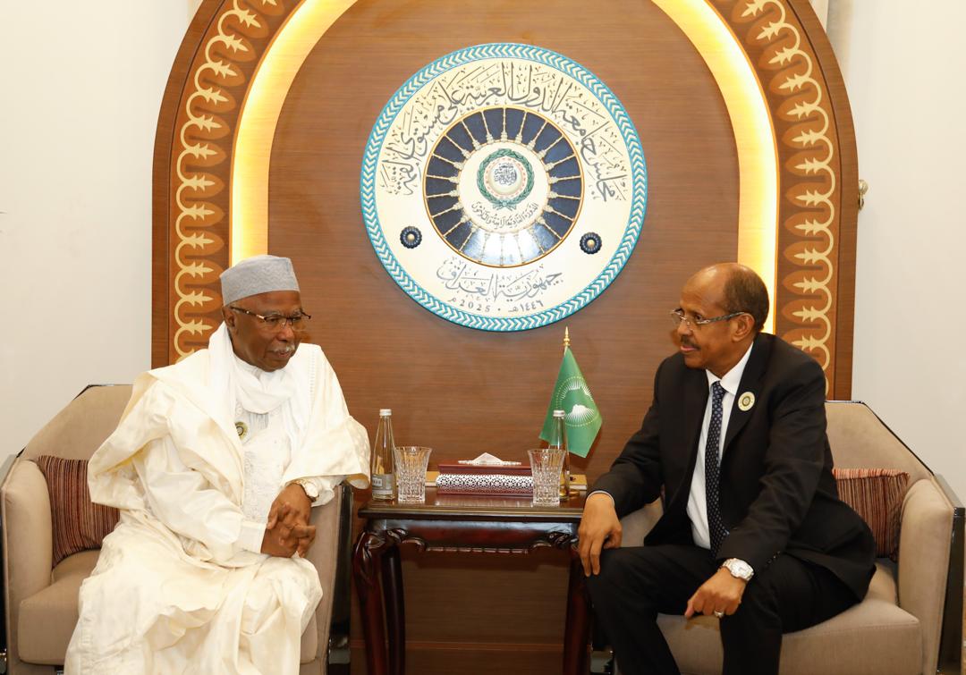 _AfricanUnion's tweet photo. On the sidelines of the 34th Arab League Summit, the Chairperson of the AU Commission H.E. @ymahmoudali engaged in bilateral talks with H.E. Mr. Hissein Brahim Taha, Secretary General of the #OIC. The two principals agreed to strengthen institutional cooperation and coordinate efforts in pursuit of peace, security, and prosperity in Africa and the Islamic world.

Read @ https://t.co/w3C5KkeVpJ