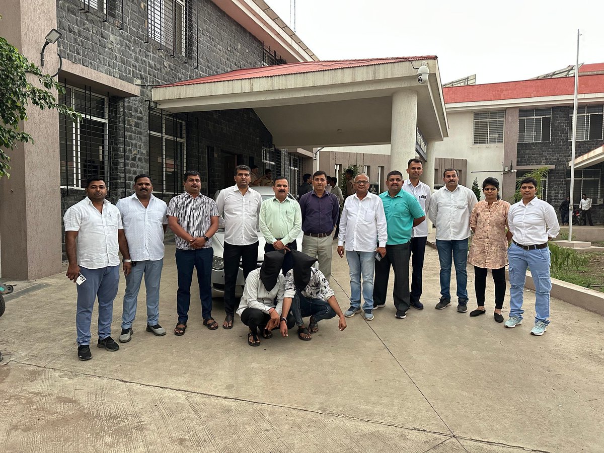 LCB's big action under NDPS Act, Azad Nagar Police nab two with swords

The Local Crime Branch led by PI Ravindra Magar nabbed Prathmesh Raut (25) and Shivaji Satpute (27), residents of Sangamner, with 4.20 kg Ganja worth Rs 82,000/- &amp; seized Honda Civic car worth Rs 7,48,400/-.