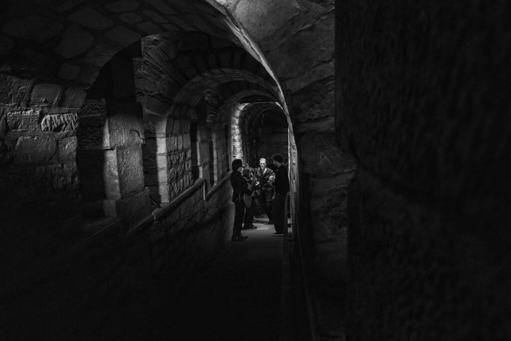 Lo + visto esta semana: 3 - QUEENS OF THE STONE AGE anuncian ‘Alive in the Catacombs’ rockandrollarmy.com/magazine/2025/…