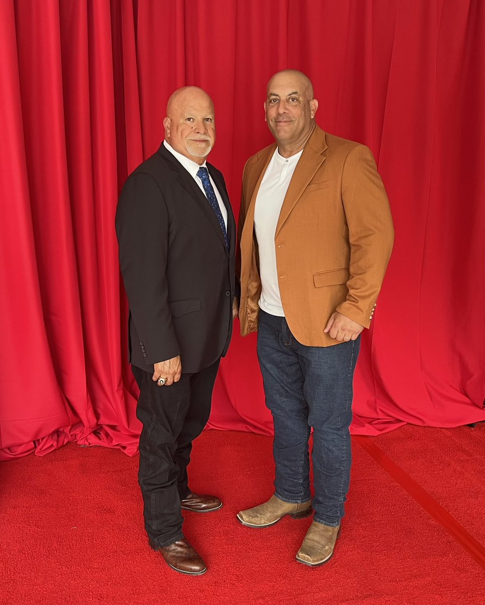 coachsenato29's tweet photo. The great Ron Mendoza and I on the red carpet at our Brewer Sports Performance Awatds of the Year last night. #txhsfb #wewerk #ataschool #thatstresses #dfance https://t.co/vXVZBaB8X7