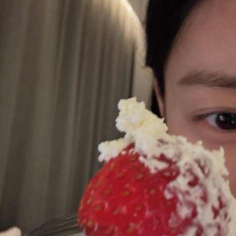 bubblessoftslow's tweet photo. ทุกคนเราร้องไห้😭 เมนการัมยังเหลืออยู่ไหม
ถ้าเหลือมากอดกันหน่อยย คือไม่ไหวจริงๆ
รอน้องมาตลอด วันนี้น้องมาเปิดไอจีแล้วดีใจมาก 
ต่อไปนี้ขอให้ garamonly ของเรามีแต่ความสดใสน้า ขอให้เติบโตอย่างสวยงามนะลูก 🫶🏻🐰

#การัม #คิมการ้ม #garam #kimgaram https://t.co/OosZhnQUiL