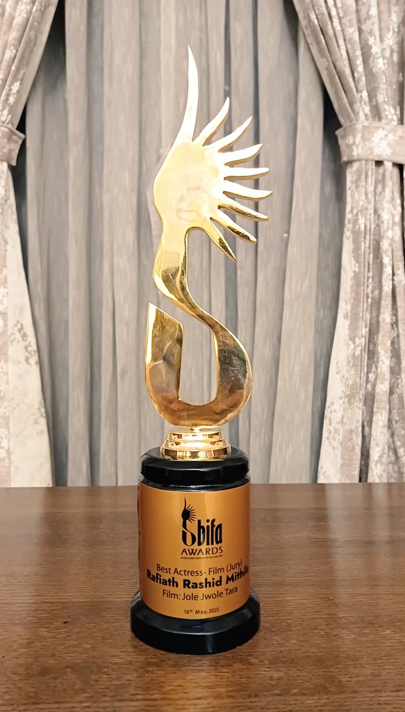 Thanks BIFA Awards 2025 for the honour 🏆
#BestActress #JuryAward #Film #JoleJwoleTara
