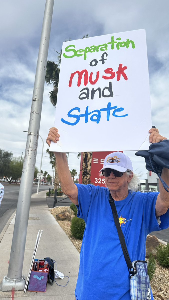Donna_West's tweet photo. Protests, small or large, raise awareness and build community. We heard support from bus and shuttles drivers, cars and trucks and Tesla #StopDOGE #ElonOut #NoToTesla https://t.co/Ze1oy6qAJ7