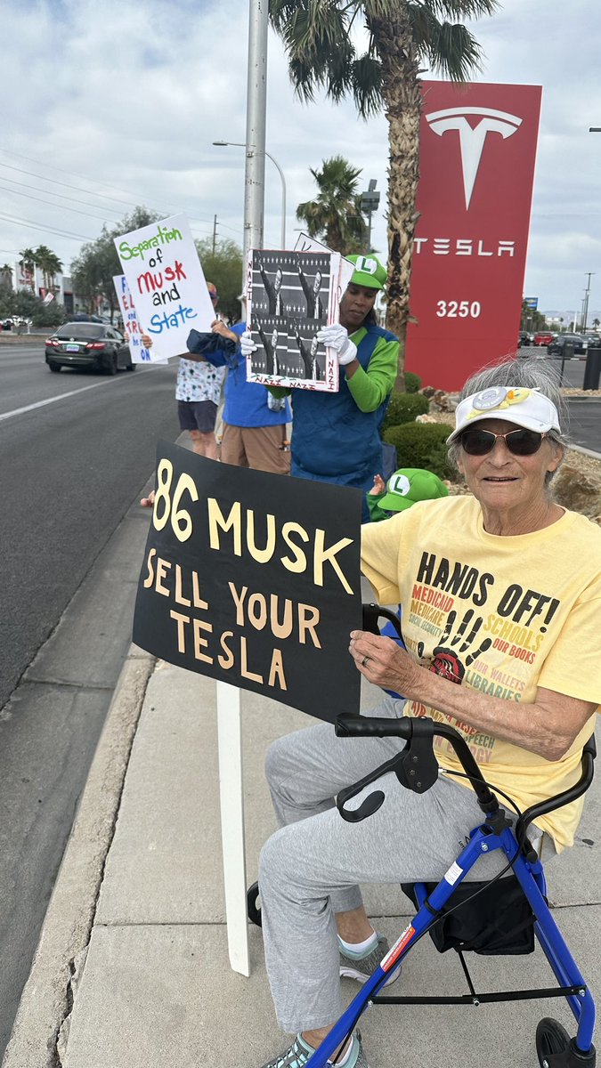 Donna_West's tweet photo. Protests, small or large, raise awareness and build community. We heard support from bus and shuttles drivers, cars and trucks and Tesla #StopDOGE #ElonOut #NoToTesla https://t.co/Ze1oy6qAJ7
