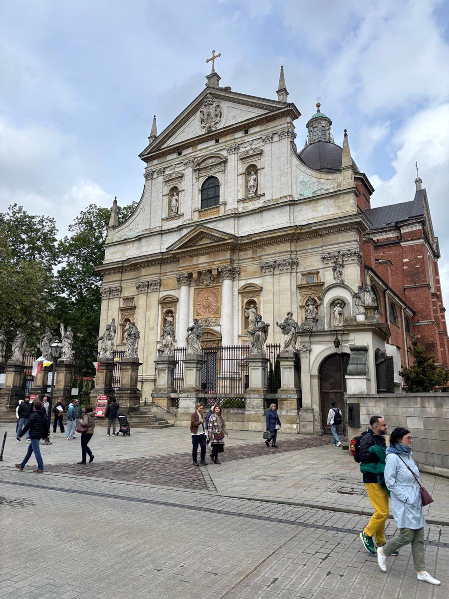 Guided walking tour of the Old Town and Jewish Quarter done. Back in the hotel and relaxing before dinner. Pupils have been amazing ⭐️