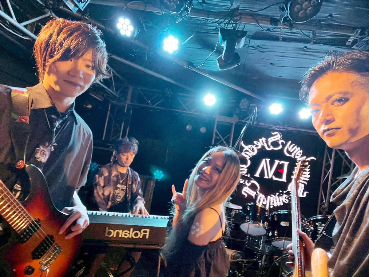 5/17 吉祥寺CRESCEND様🌙
『Ghost of Romance vol.55』
ご来場いただきありがとうございました！
EVAは5カ月ぶり(！)、新体制になり3回目のLIVEでした🦋
変化を続けるEVAをぜひ応援してください。バンドは、ライブは良いものです。love
#EVA_sss