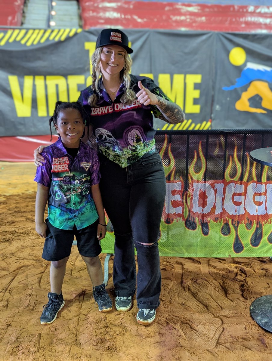headhoncho86's tweet photo. #monsterjam #GraveDigger https://t.co/V2e6ta5rqg