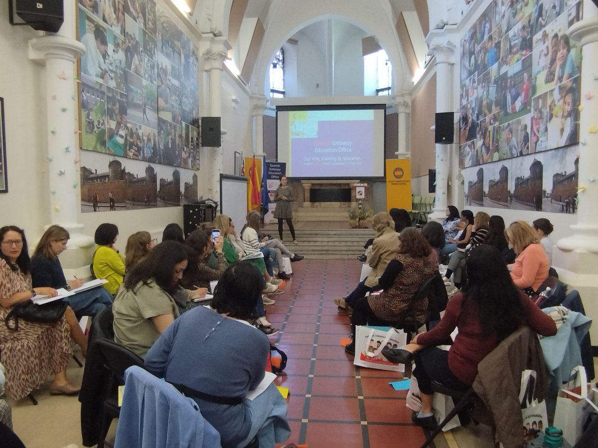 Día repleto de ideas para las clases de 🇪🇸. Gracias a Marisa Hortelano y David Sousa, ponentes de la Jornada Territorio ELE en colaboración con <a href="/Edelsa_AnayaELE/">Edelsa / Anaya ELE Editorial</a>. <a href="/consejeriauk/">Consejería de Educación Reino Unido e Irlanda</a> habla de su labor y recursos.  ¡Enhorabuena a las agraciadas del sorteo de materiales! <a href="/AccEducativaExt/">Acción Educativa Exterior</a>