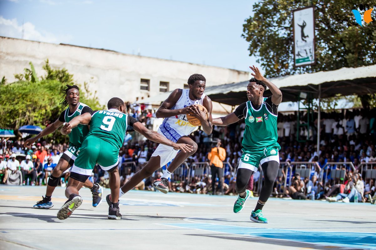 MagazineJimbere's tweet photo. 🔴🏀 @URUNANI_BBC prend le dessus sur @DynamoBbc dans le choc au sommet de la #VBL2025 (60-52)...
✍🏼 Mieux organisé défensivement quet #Dynamobbc, Urunani bbc a profité de quelques largesses défensives des Verts et Blancs pour creuser l'écart dans le dernier quart-temps de la rencontre pour finir par s'imposer avec 8 points de différence
👌🏾Malgré cette défaite Dynamo garde la 1ère place avec 2 défaites , Ex-aequo avec les vainqueurs de la journée (une différence de points sur les confrontations directes en faveur des verts et blancs)
#Youth #JimbereSports