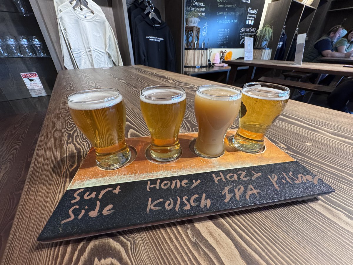 craftbrewjester's tweet photo. Brewstop #53 on the #QuestToBreak95 was @TwaDogsBeer  we squeezed In A quick flight before closing , they weren’t gonna let us but we convinced em we could crush a flight in 10 min #success #CheersToCraftBeer #beergasm #craftbeerlife #craftbeer 
#beerpics #iLoveBeer https://t.co/ZHIYxTWPj3