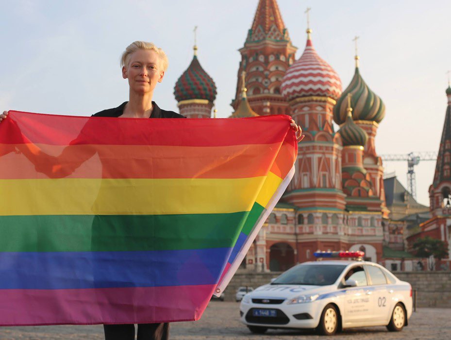 AniSWISSarts's tweet image. #TildaSwinton photographed by Sandro Kopp in Moscow, 7 July 2013 🏳️‍🌈 
#LGBT #IDAHOBIT #IDAHOT