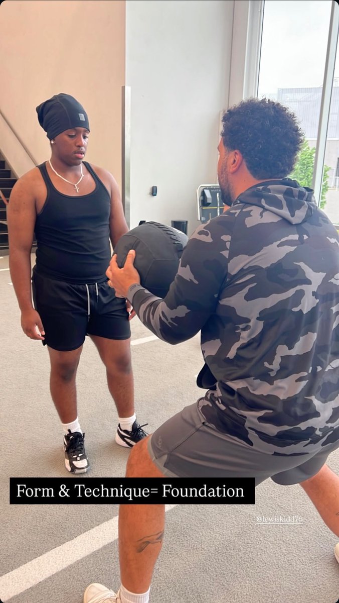 NatEphrem's tweet image. Massive shout out to @Lewis_Kidd90 and @LOScrimmage!! Coach Lewis  helped me get SO much better with my run and pass game every week for 8 weeks straight. I recommend any Lineman who wants to get better to attend any @LOScrimmage training.

@LSHSCougarsFB