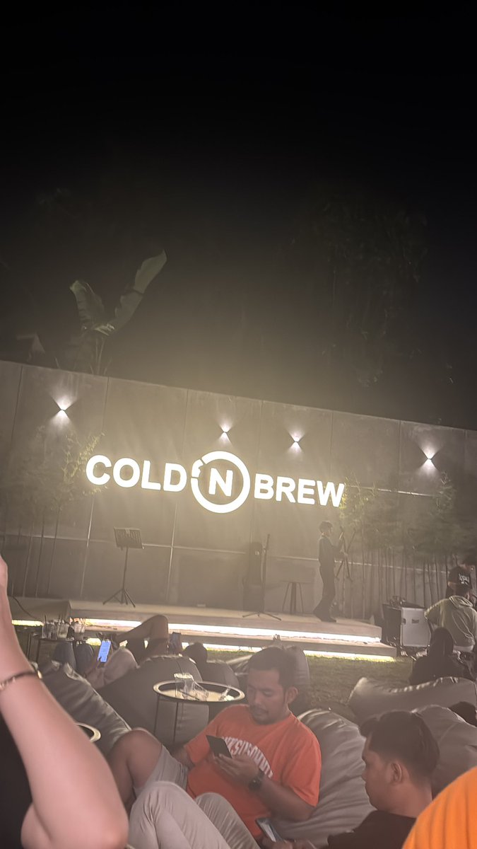 perdana ke sini.... 🫣🫣🫣