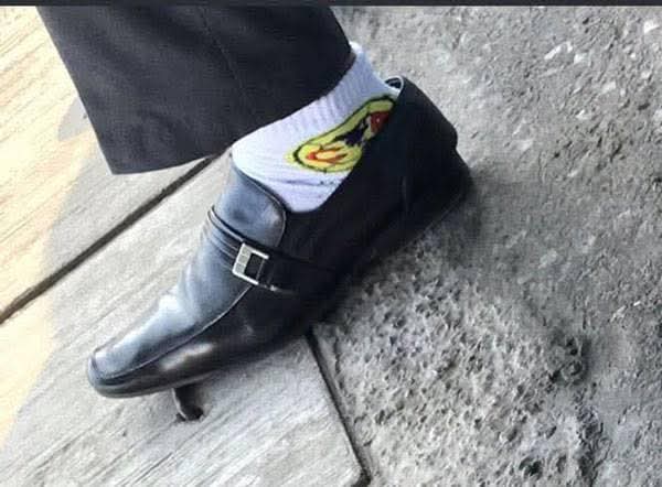 ¿Por qué huele tanto a patas la patrulla? 😷
-Los calcetines del pareja 🥴🤢🚔👮🏻‍♂️