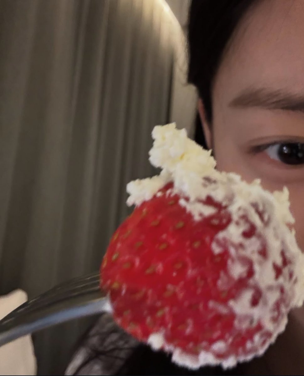 GIFGARAM's tweet photo. 🍓🍓 #KIMGARAM #김가람 https://t.co/WIRwUoL2Pc