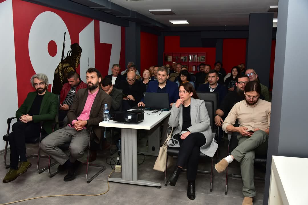 НА ЛОКАЛНИ ИЗБОРИ ПАЃААТ РЕЖИМИ - ПРЕТСТАВЕНИ ПРОГРАМИТЕ НА ЛЕВИЦА ОД ИЕ1

🔴Политичката партија Левица во изминатиот период работи активно на подготовка на програмите за претстојните локални избори. Во текот на вчерашниот ден беа презентирани програмите на општините од Изборната