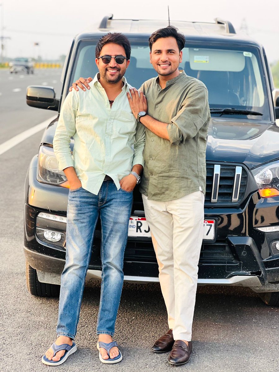 राजस्थान विश्वविधालय के पूर्व छात्रसंघ महासचिव भाई महावीर गुर्जर और प्रिय भाई रविन्द्र पटेल 🫂

<a href="/Mahaveergurjar_/">Mahaveer Gurjar</a> <a href="/RavindraPatel05/">Ravindra Patel</a>