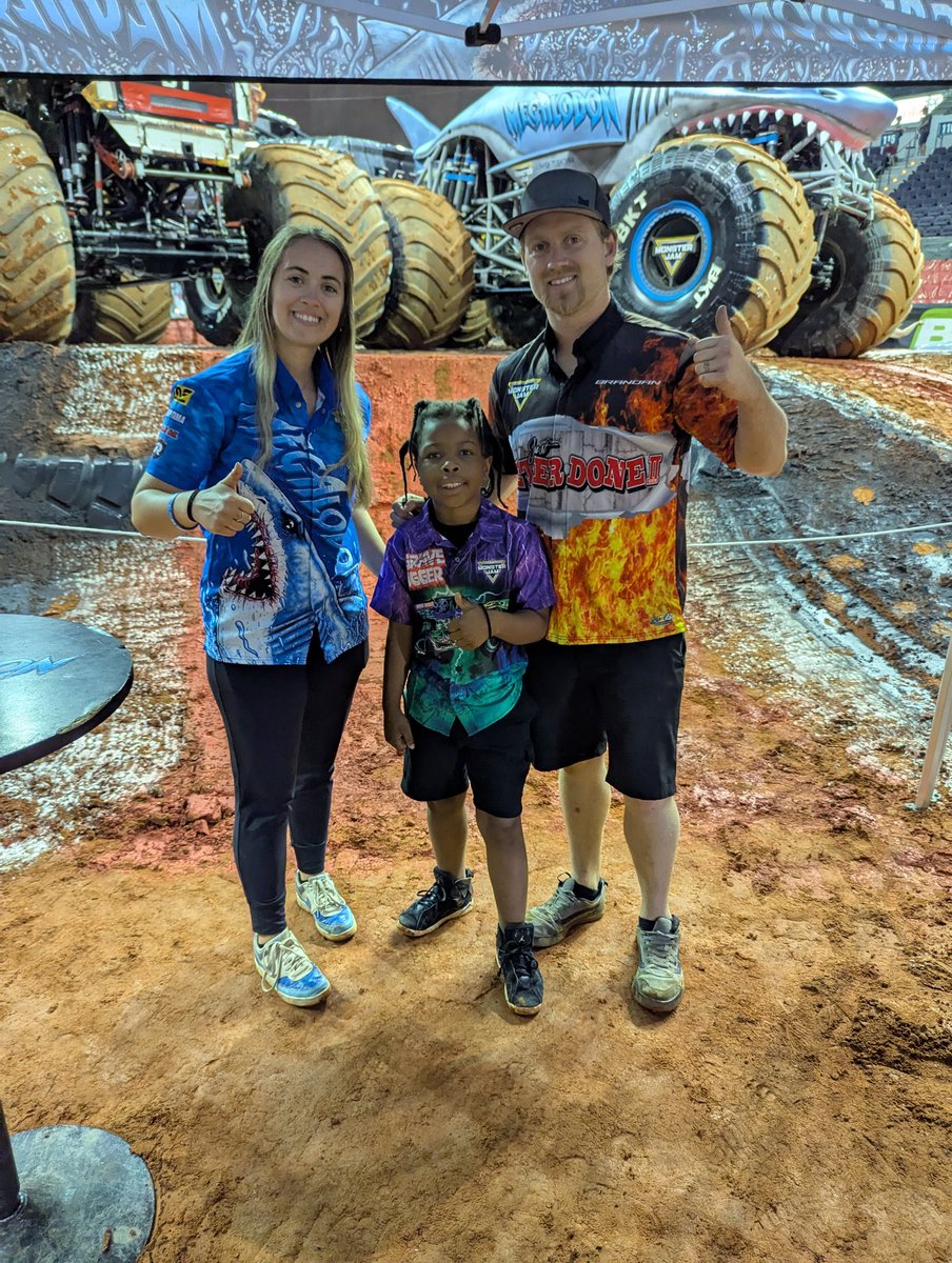 headhoncho86's tweet photo. #monsterjam #megalodon https://t.co/DvGJX8Trvz