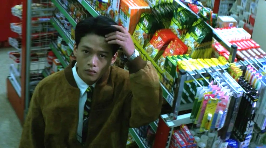 차이밍량 <애정만세> 속 이강생 배우의 첫 복장 스웨이드 블루종, 영화의 역사에서 블루종 계보 얘기했제? 원조는 제임스 딘, 오늘날엔 라이언...