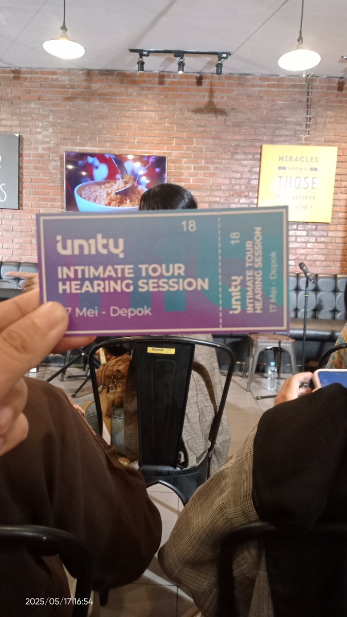 farhana_230604's tweet photo. Terima kasih UN1TY dan staff udah bikin Intour di Depok 🙌🏼
@UN1TY_Official
#UN1TYIntimateTour
#UN1TYIntimateTourDepok https://t.co/Igj5K8FlHd