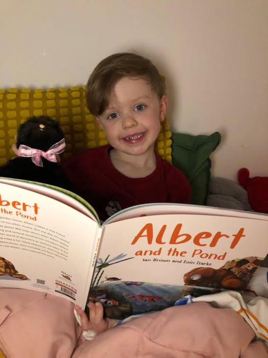 AlbertTortoise's tweet photo. Please keep sharing YOUR #brilliant #ALBERTthetortoise #pictures. Posing now possible with 8 ALBERT #picturebooks, 3 #BoardBooks & #ActivityBook https://t.co/sGYhBlFUhP
#tortoise #pond #bookseries #bookcover #illustration #storytime #bookatbedtime https://t.co/rMwvO7awSx