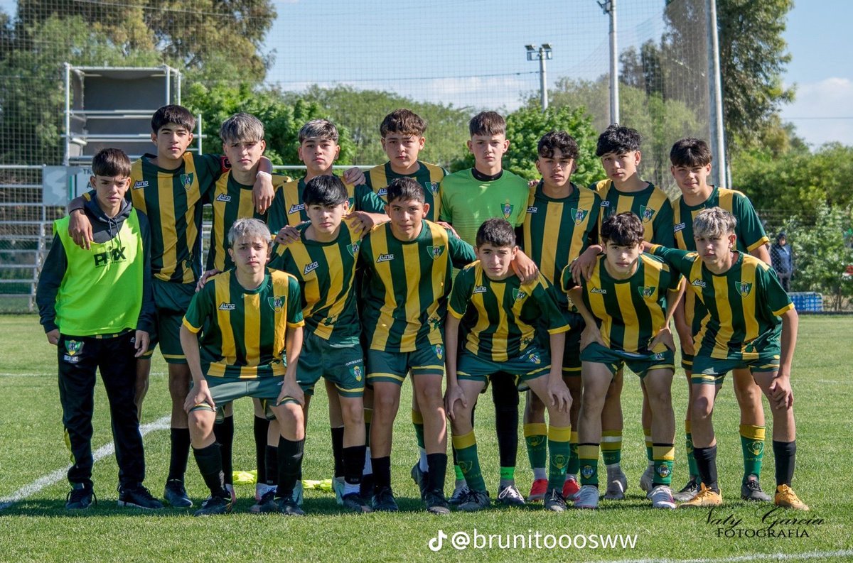 aaroncitoo22's tweet photo. como extraño este equipo…🙃🥲 https://t.co/Ovoea1XCJe