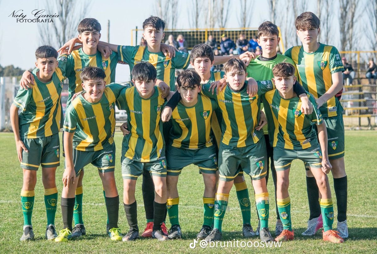 aaroncitoo22's tweet photo. como extraño este equipo…🙃🥲 https://t.co/Ovoea1XCJe