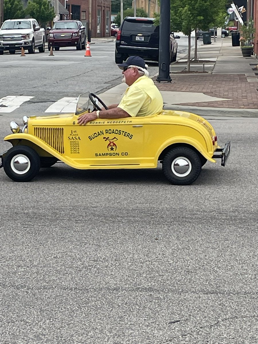 KinstonPolice's tweet photo. Downtown Kinston was full of fun, color, and community spirit today during the Shriners Parade—and KPD was proud to be part of it!

Big thanks to Captain Poole for capturing these great moments!

#KinstonPD #ShrinersParade #CommunityProud #DowntownKinston https://t.co/D07Ya4zN1T