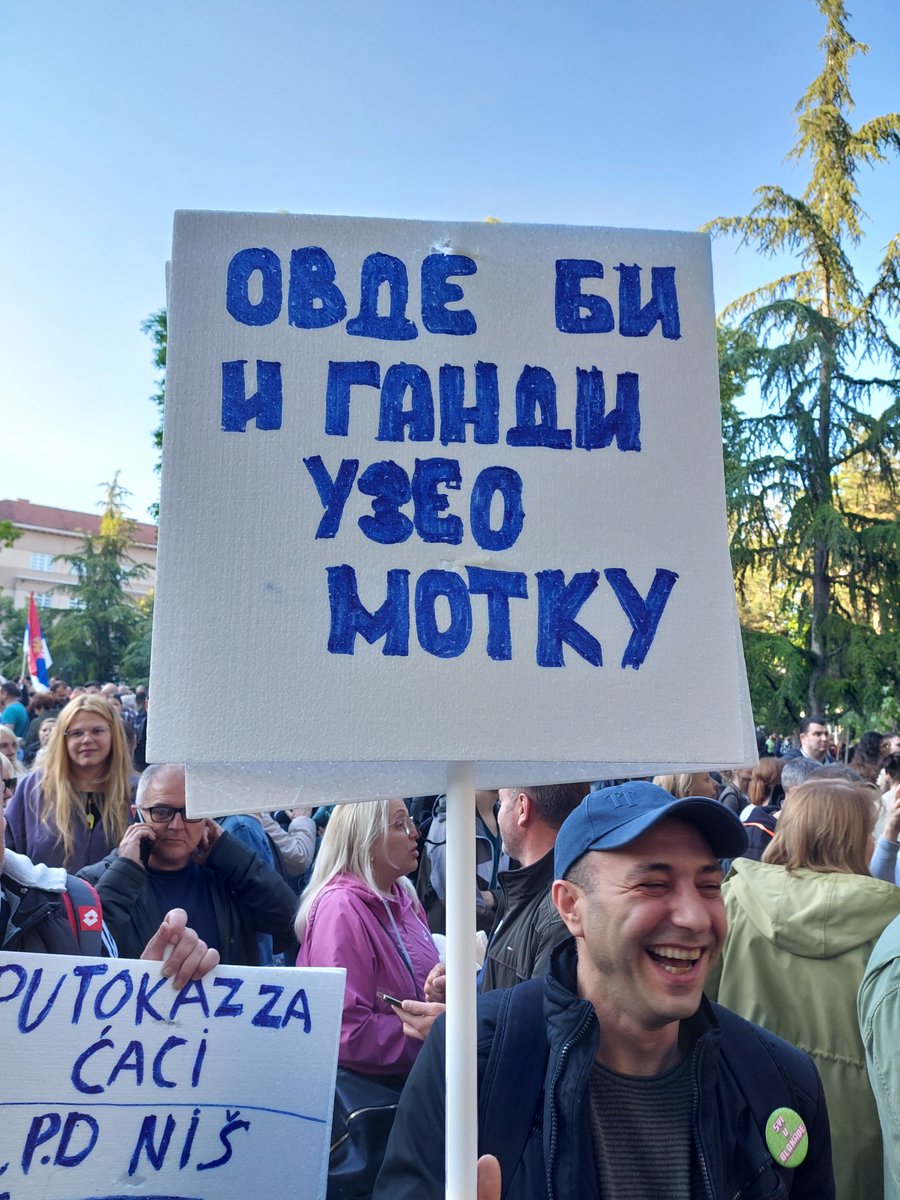 Ana tweet media