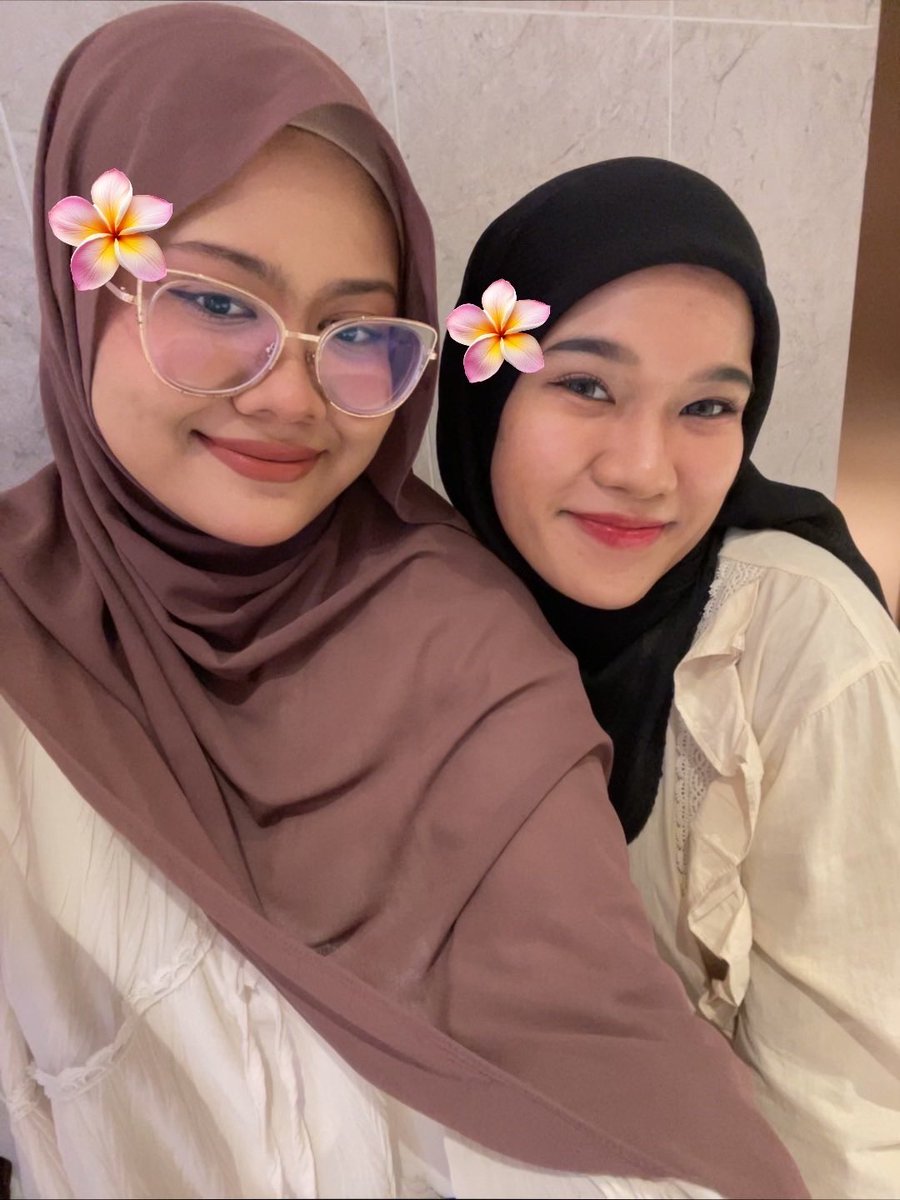 teurujaeesaee's tweet photo. [🐜]

Happy birthday kak aling 🫶🏻 terima kasih untuk tawa dan tangis 🤍 no words can describe how much i love and adore you 🫂 bahagia selalu kak aling 🥹 kita start kenal since 2023, dah 3 kali birthday kak aling saya dapat wish 🥹🫶🏻 love you so so so much kak aling 💗 https://t.co/w2NW465Oje