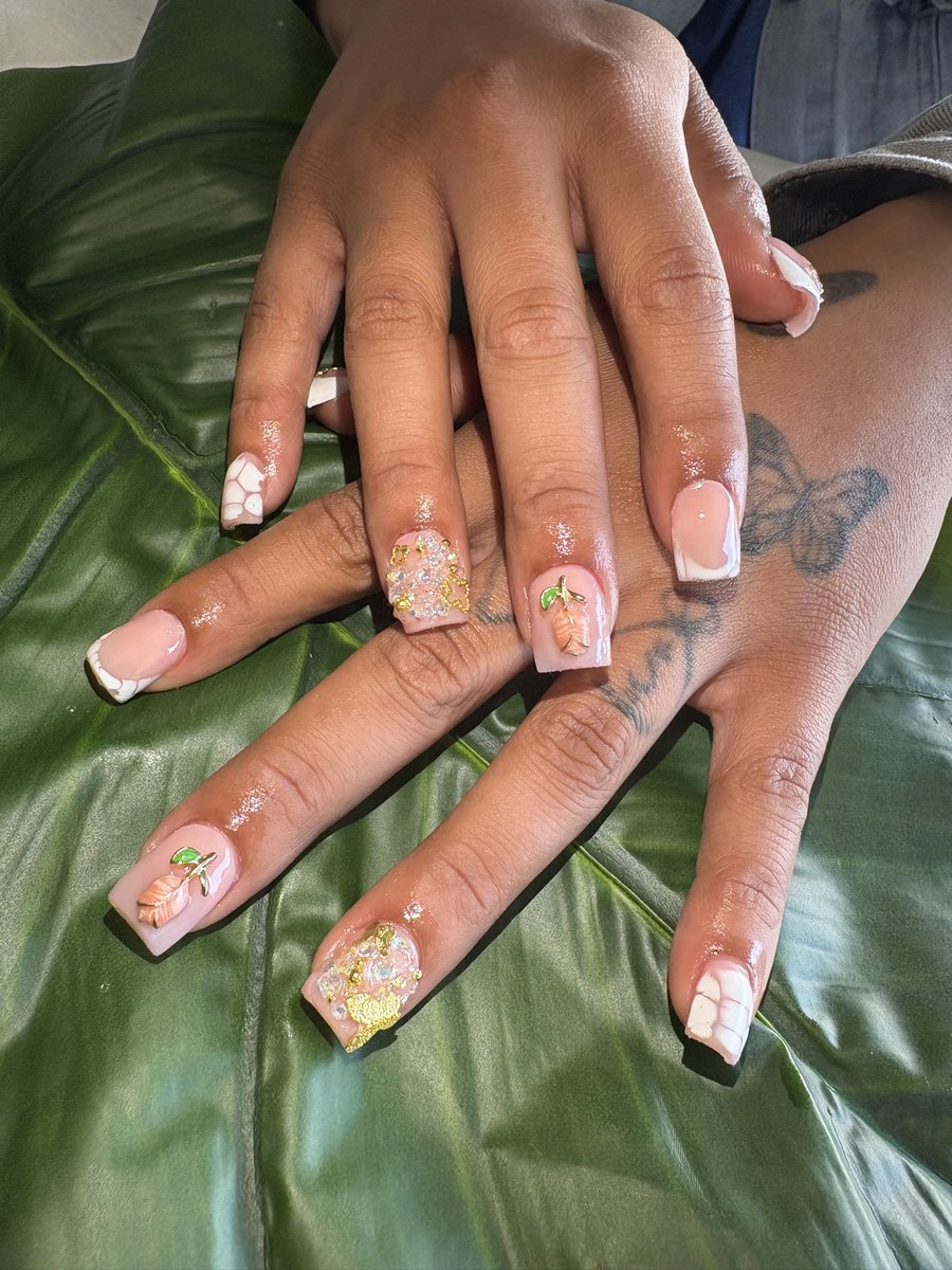thisnotokay_'s tweet photo. &amp; i lay acrylic like ion gotta drill baybee https://t.co/ULGXYYHB76