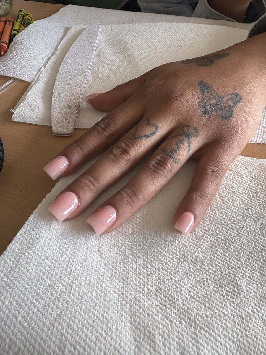 thisnotokay_'s tweet photo. &amp; i lay acrylic like ion gotta drill baybee https://t.co/ULGXYYHB76