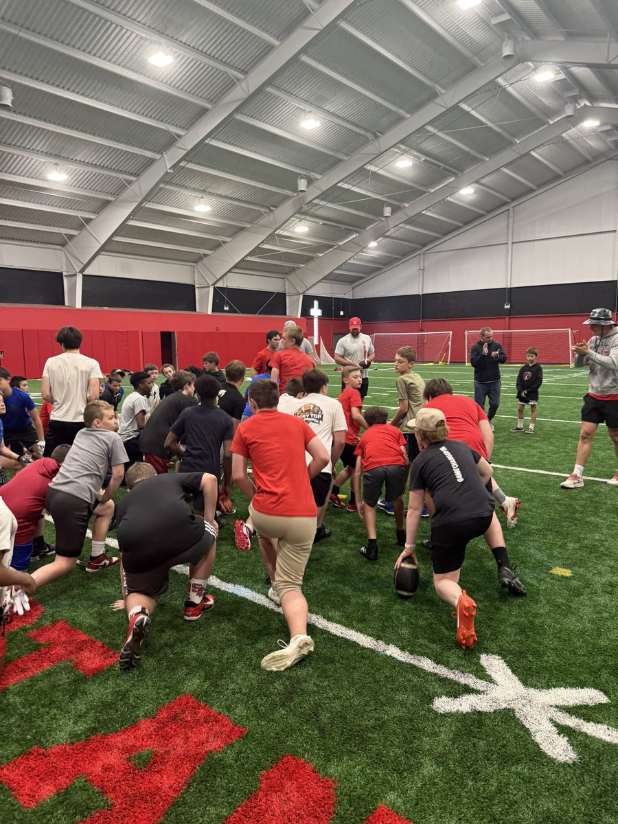 RedHawkFB's tweet image. 🚨🚨🚨🚨🚨🚨🚨🚨🚨🚨🚨🚨🚨🚨
Great morning at the Marist SportsPlex for the 1st @nolanbaudo Wide Receiver Camp with @BeTheHoss! Thank you to everyone who came out.
#FAMILY // #HonorGloryFame // #115th