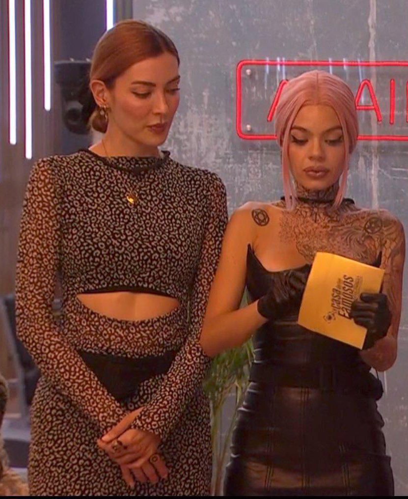 wtvmafe's tweet photo. Deseo que a estas dos mujeres sean a las que mejor les vaya después de la casa, les lluevan proyectos y cosas bonitas y las demás estén más ardidas de verlas triunfar 🧡🖤#LaCasaDeLosFamososCol https://t.co/7z0hB7Nl7w