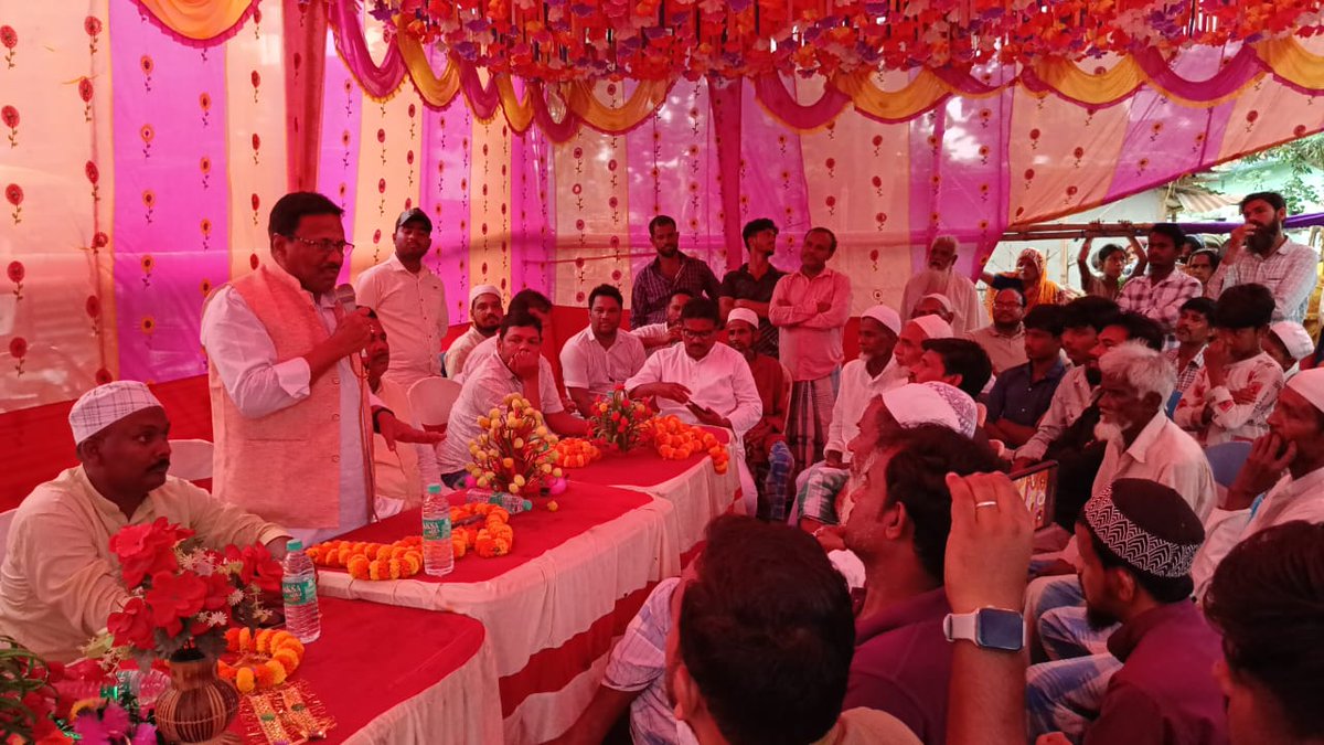 IzharulMLA's tweet photo. हमारा प्रयास, आपका साथ!
विकास के पथ पर अपना किशनगंज विधानसभा, आज ग्रामीण कार्य विभाग, मुख्यमंत्री ग्राम सड़क योजना अंतर्गत NDB योजना के तहत पोठिया प्रखंड के रायपुर, भोटाथाना, छत्तरगाछ पंचायतों में तीन सड़कों का "शिलान्यास" विधिवत रूप से फीता काटकर संपन्न किया।
#Pothia https://t.co/TpICzU7Q02