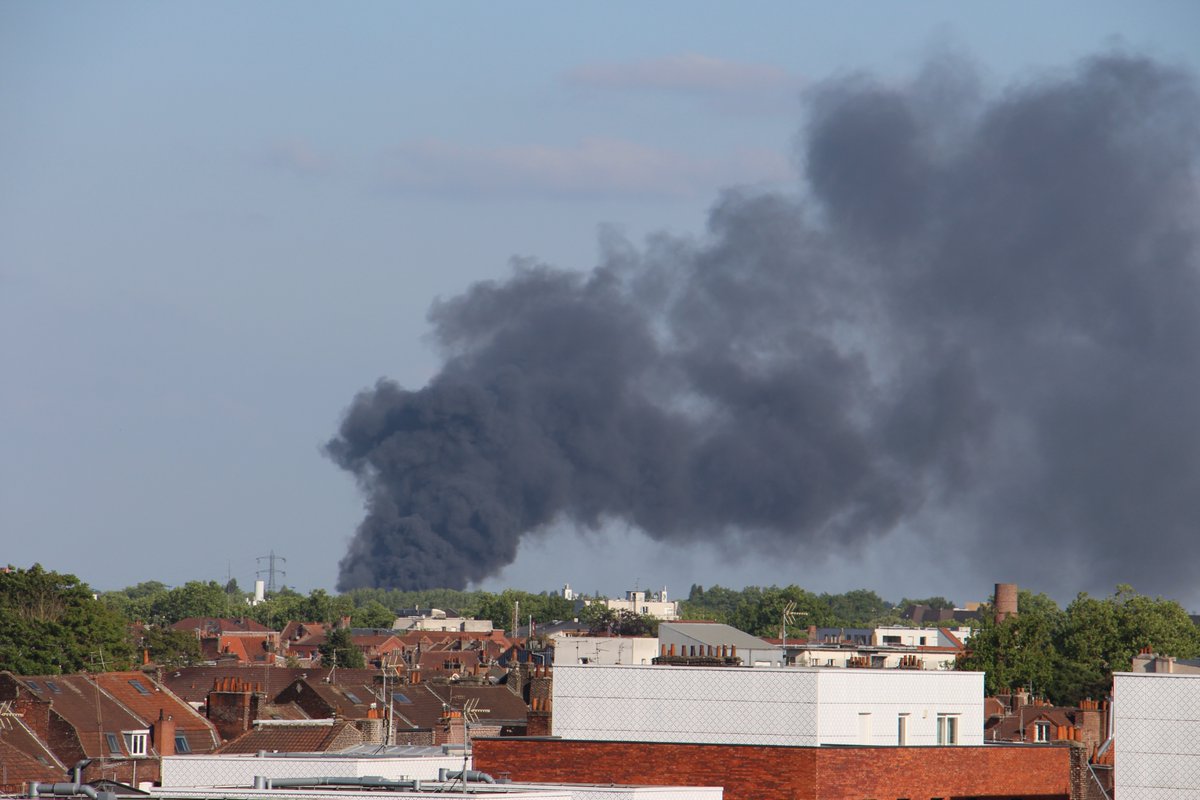 GregoryDegonfle's tweet photo. Enorme incendie en cours à Lille... https://t.co/Ug3Jy2yqho