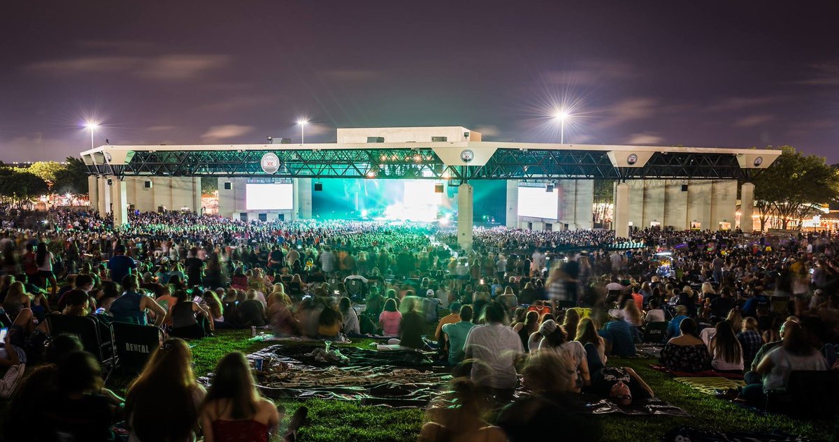 TODAY! Halsey takes the stage at the Dos Equis Pavillion in Dallas, Texas.
#ForMyLastTrickTour