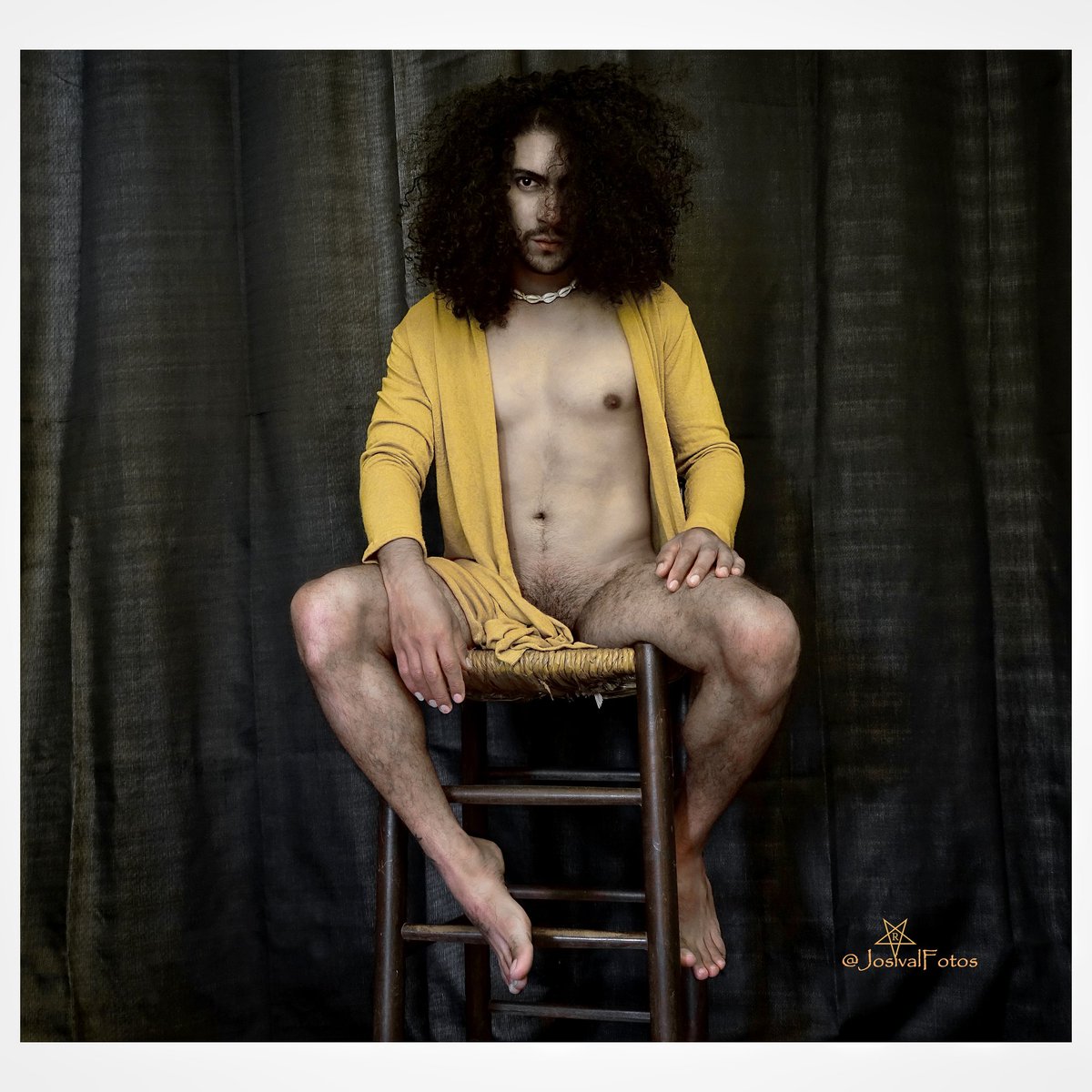 RostrosCubanos's tweet photo. "...I thought I was too shy to show
the criticism of my eyes."
(Rubén Mejía, Mexican poet)

Photo: @JosivalFotos
Model: #Davidro No. 5 #singer on the set of #JosivalFotos. #May17, 2025.

#men also in @ErosJosival2025
and @JosivalNegro #male 

Today's greetings to @LingaSum https://t.co/PPlLkHxhp8