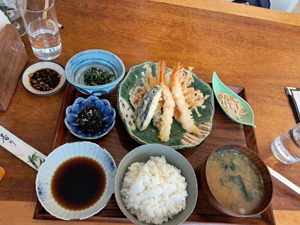 Excellent lunch today instagram.com/kiki_restauran…. This brand-new place has a lot going for it, especially ultra friendly staff and skilled handling of top-notch ingredients by the kitchen.